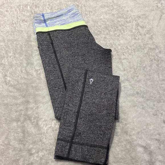 Ivivva by Lululemon bundle size 14 tank top and 3/4 length pant - Picture 8 of 8